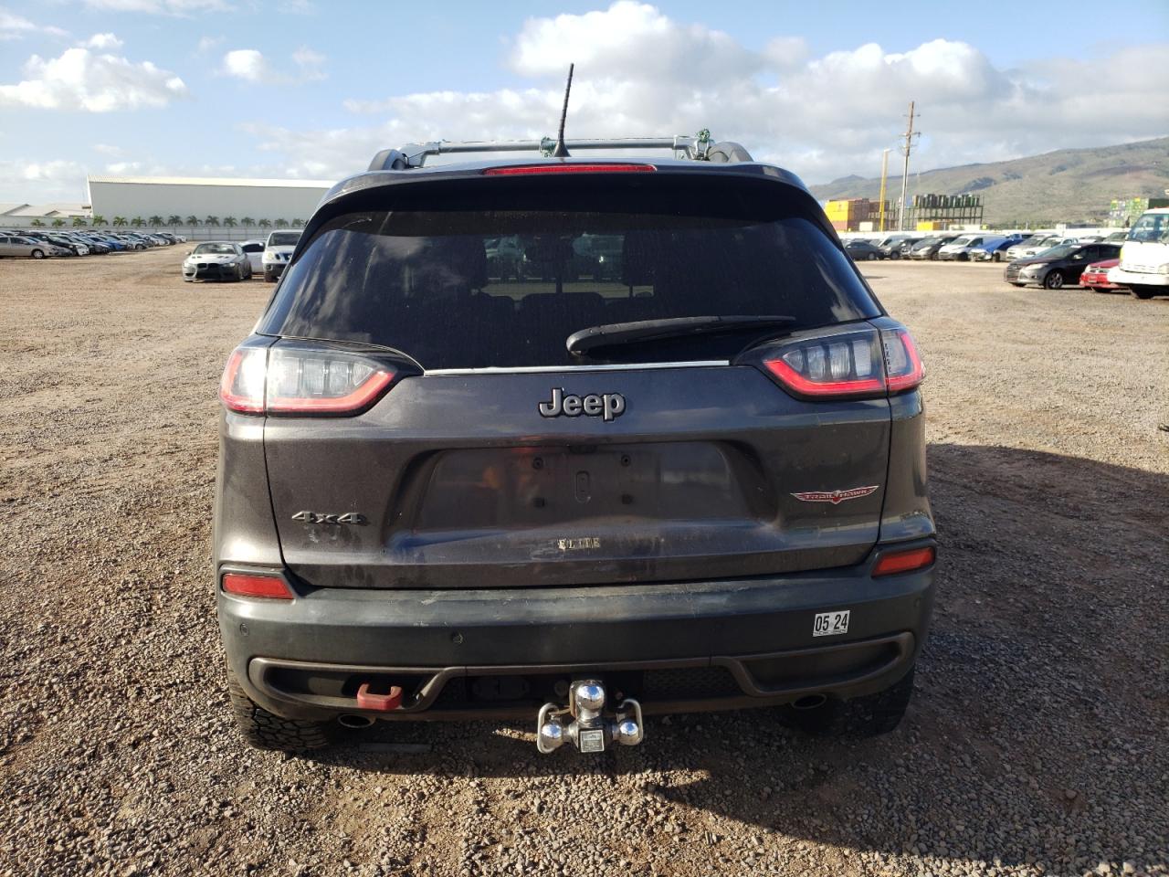 2019 JEEP CHEROKEE photo 6