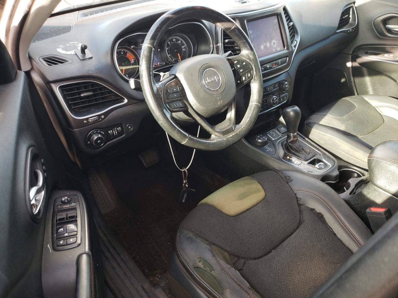 2019 JEEP CHEROKEE photo 8