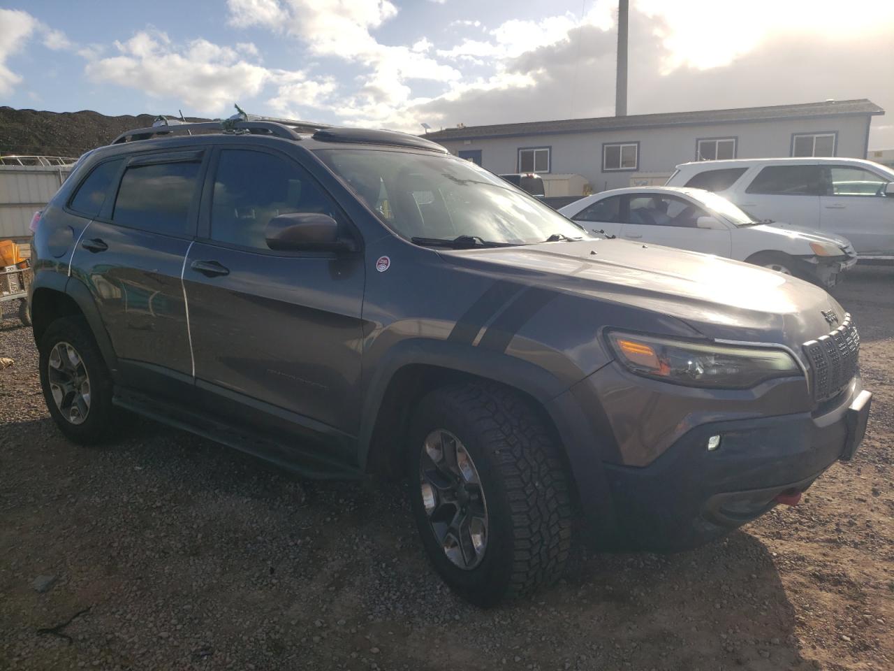 2019 JEEP CHEROKEE photo 4
