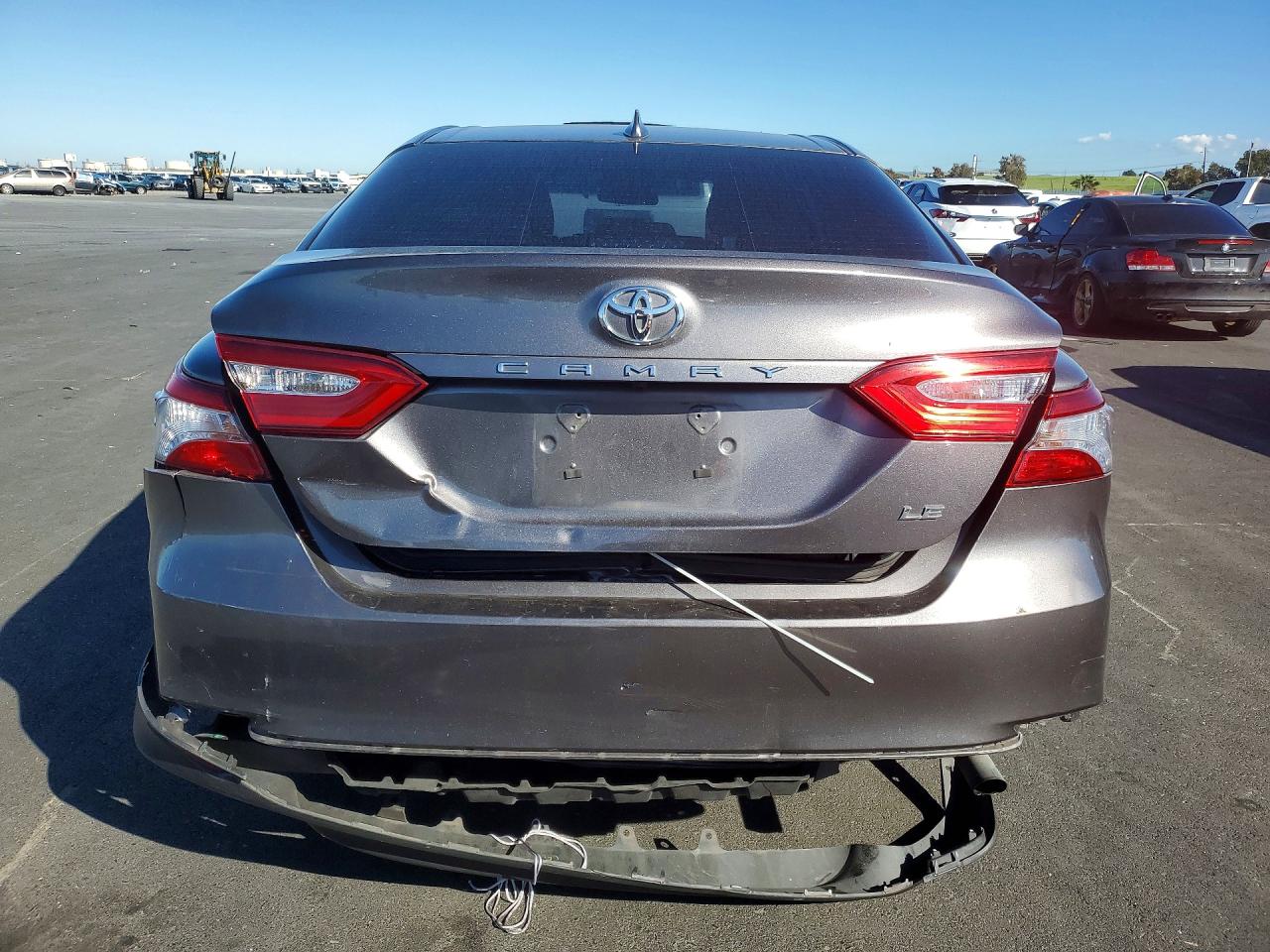 2019 TOYOTA CAMRY LE photo 11
