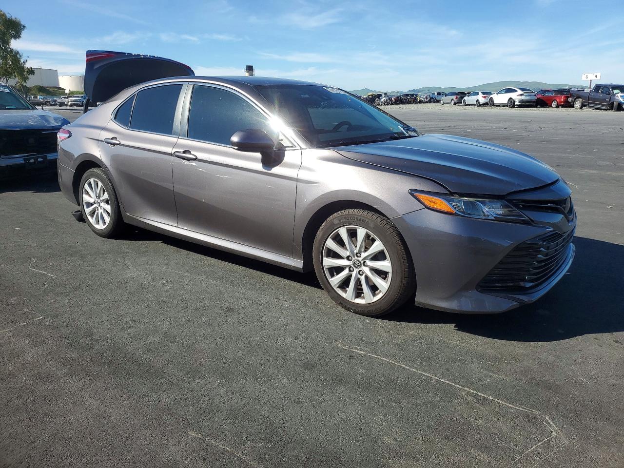 2019 TOYOTA CAMRY LE photo 7