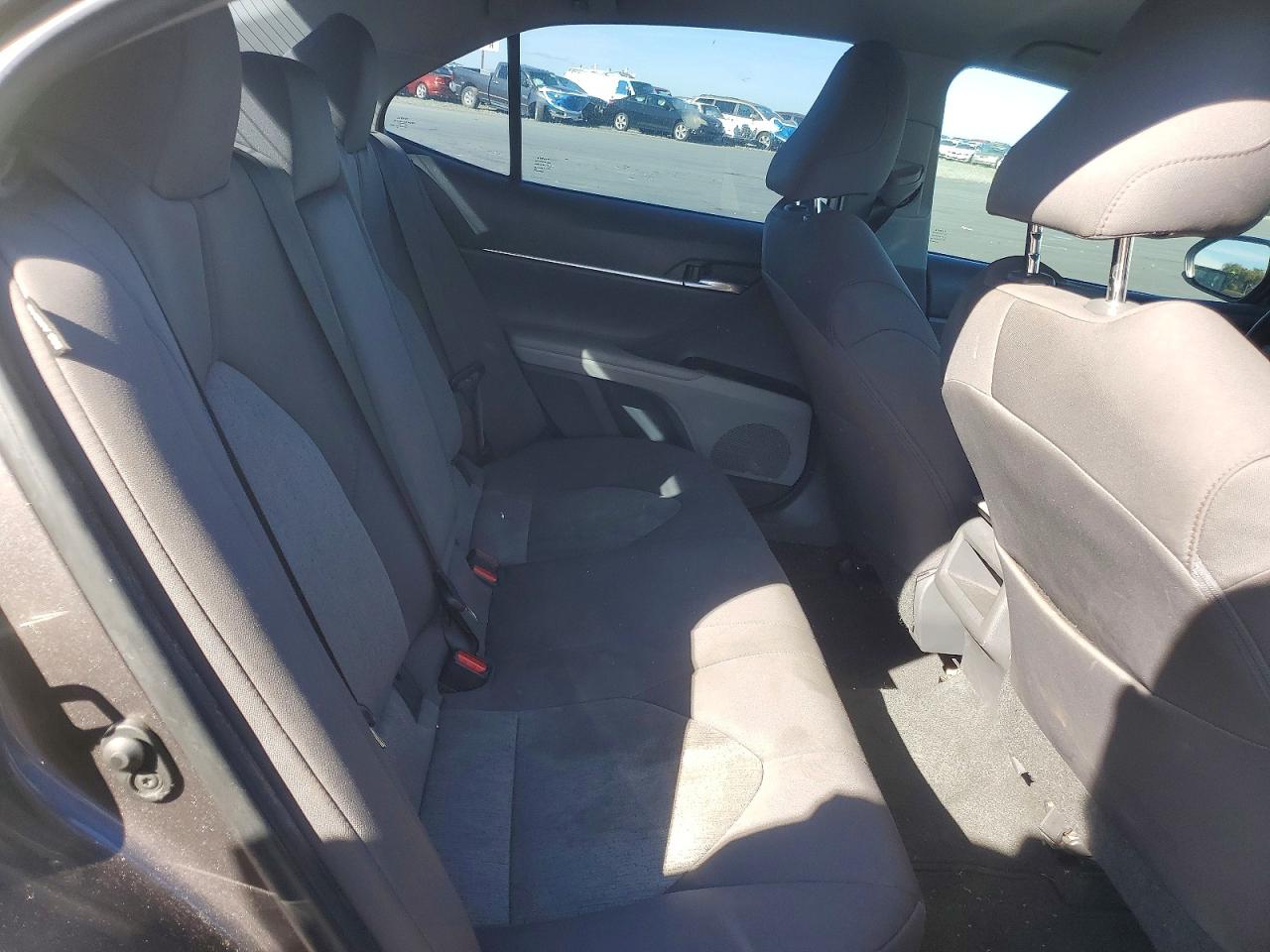 2019 TOYOTA CAMRY LE photo 19