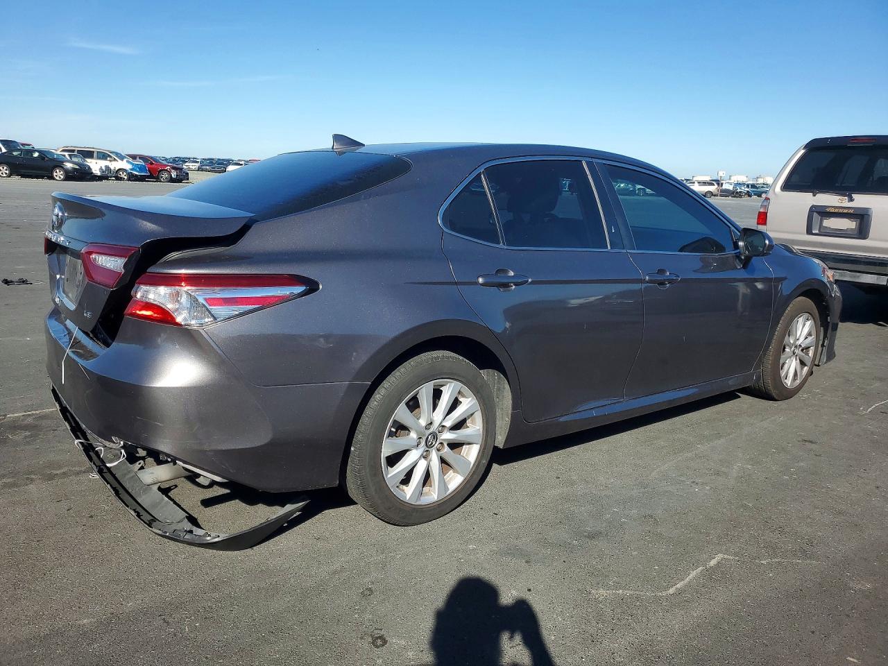 2019 TOYOTA CAMRY LE photo 5