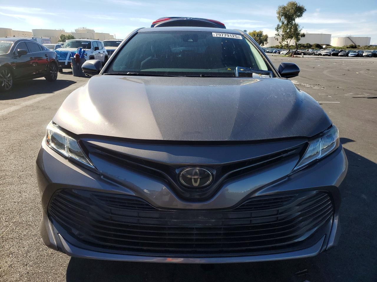 2019 TOYOTA CAMRY LE photo 9