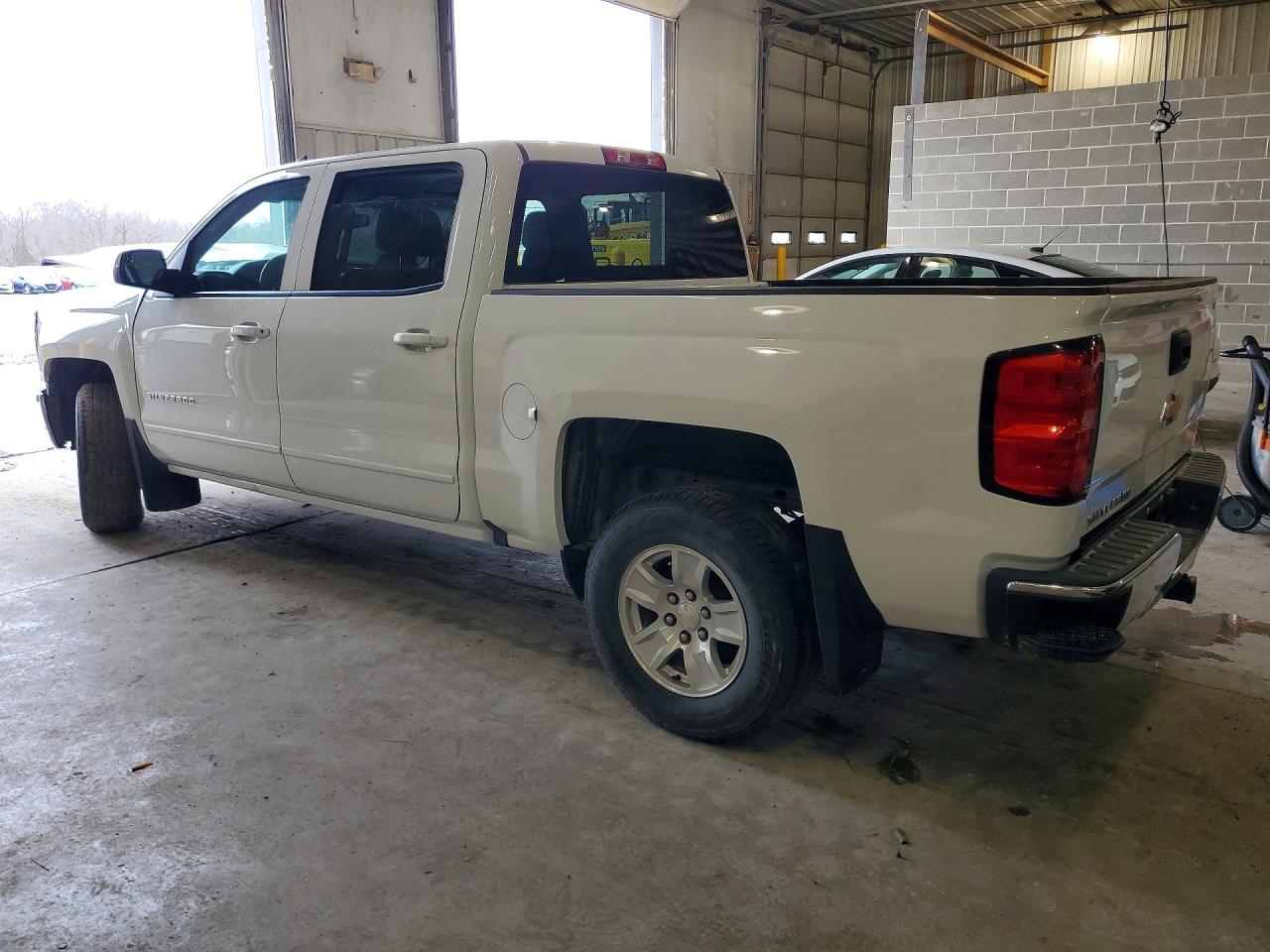 2018 CHEVROLET SILVERADO K1500 LT photo 3