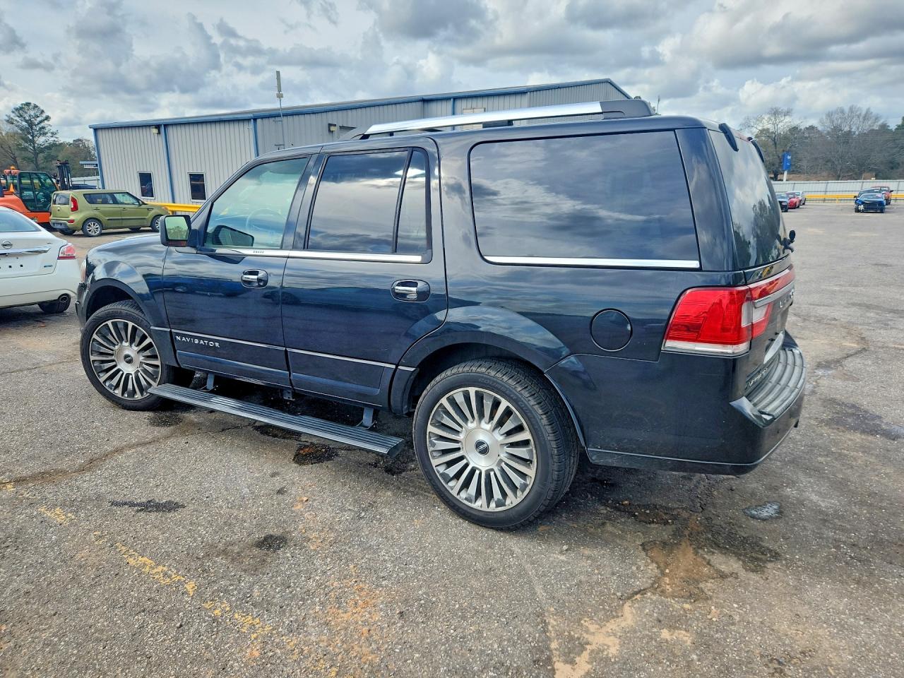 2015 LINCOLN NAVIGATOR photo 4