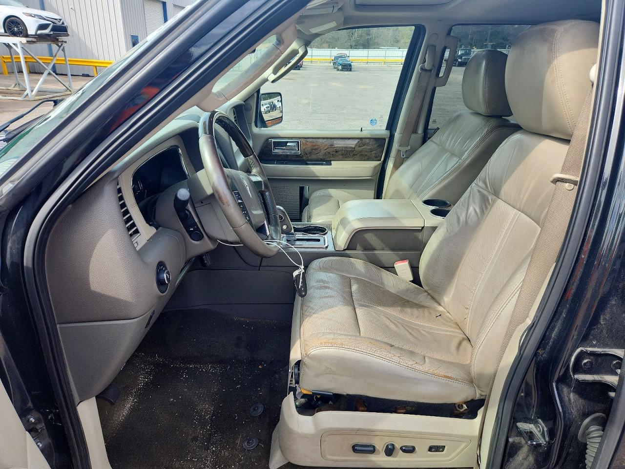 2015 LINCOLN NAVIGATOR photo 19