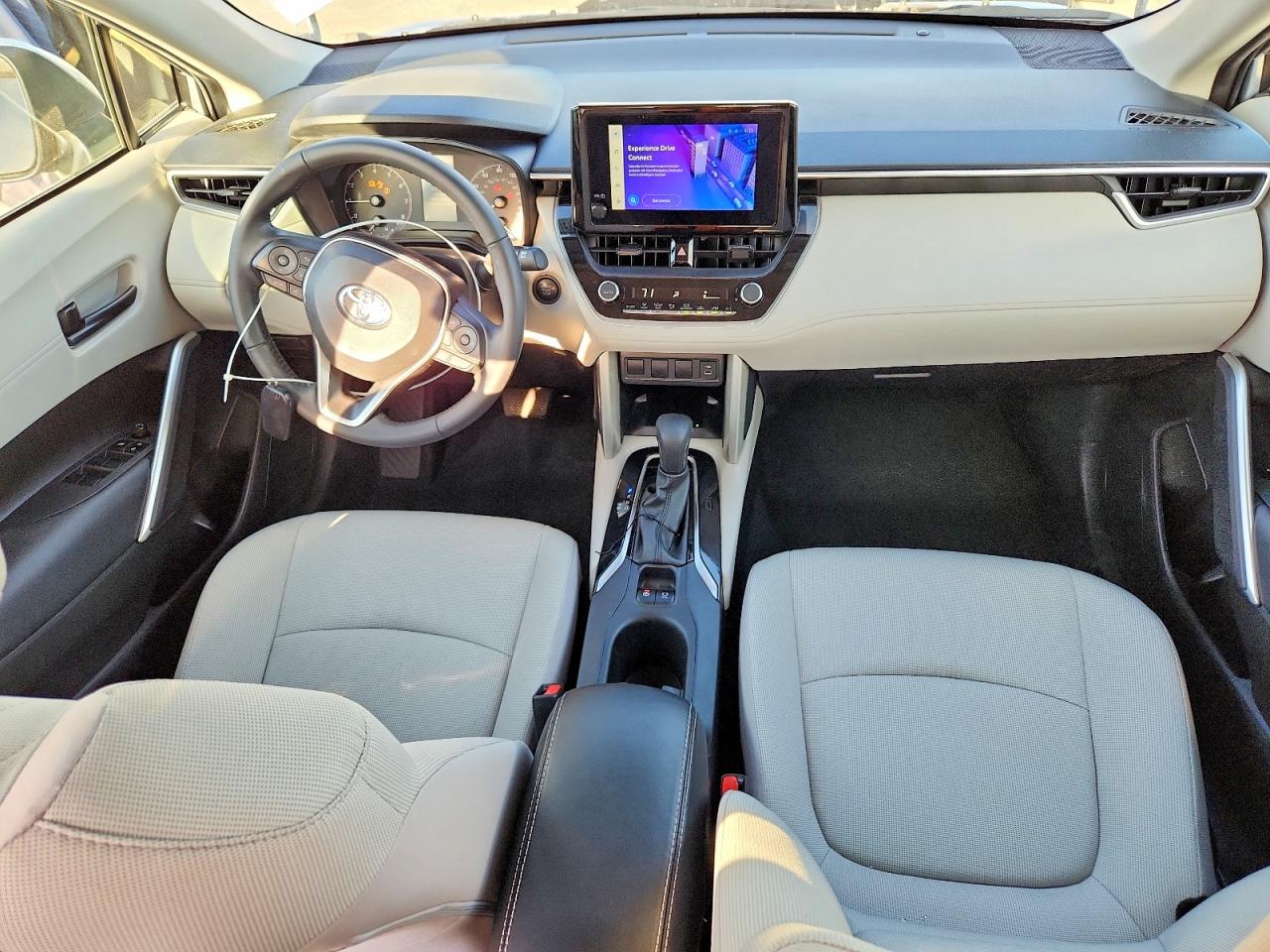 2024 TOYOTA COROLLA CROSS LE photo 22
