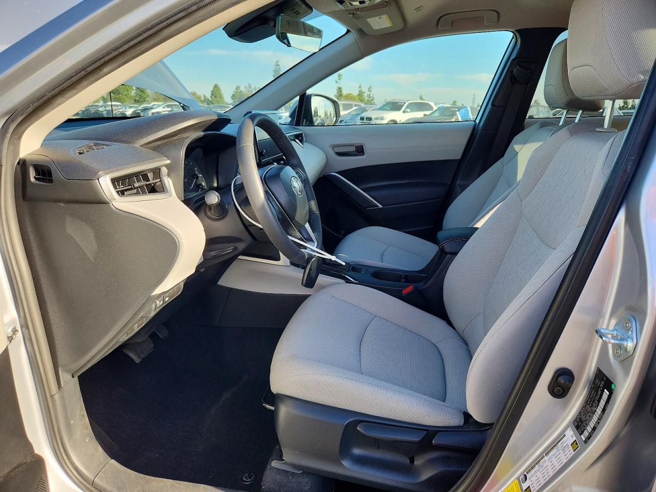 2024 TOYOTA COROLLA CROSS LE photo 19