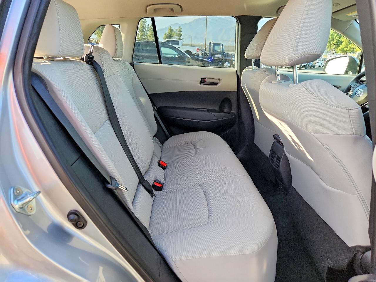 2024 TOYOTA COROLLA CROSS LE photo 31