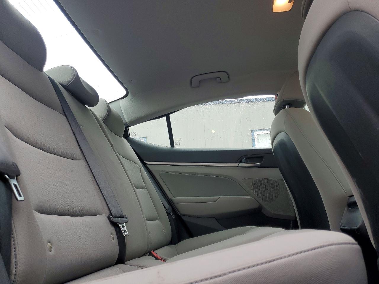 2017 HYUNDAI ELANTRA SE photo 10