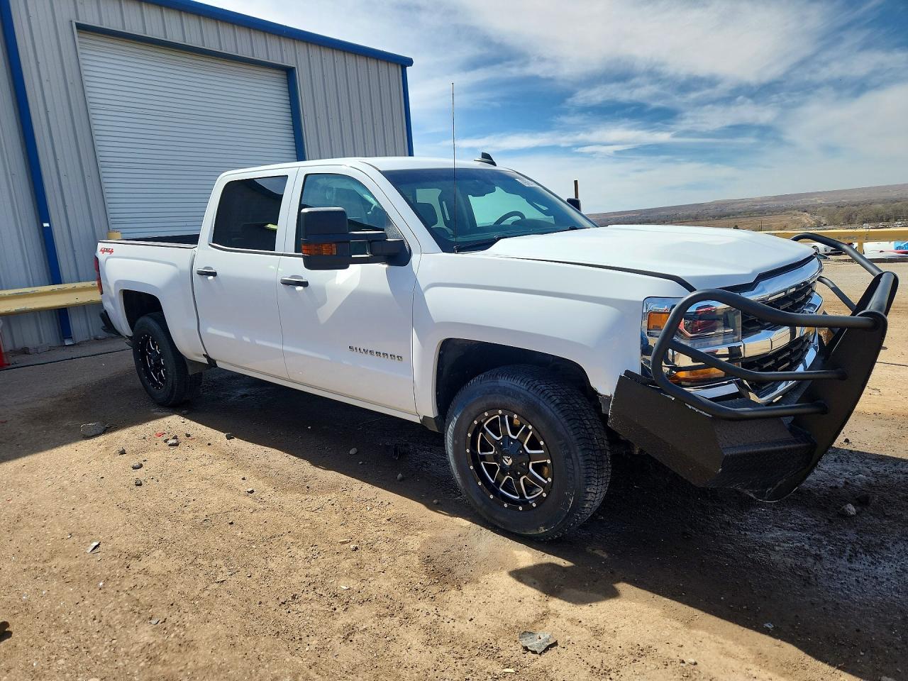 2017 CHEVROLET SILVERADO K1500 photo 4