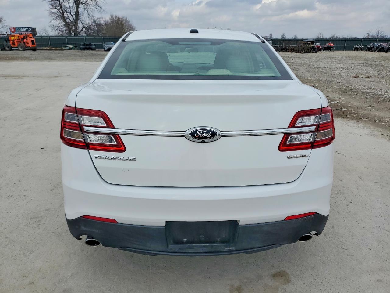 2018 FORD TAURUS SE photo 6