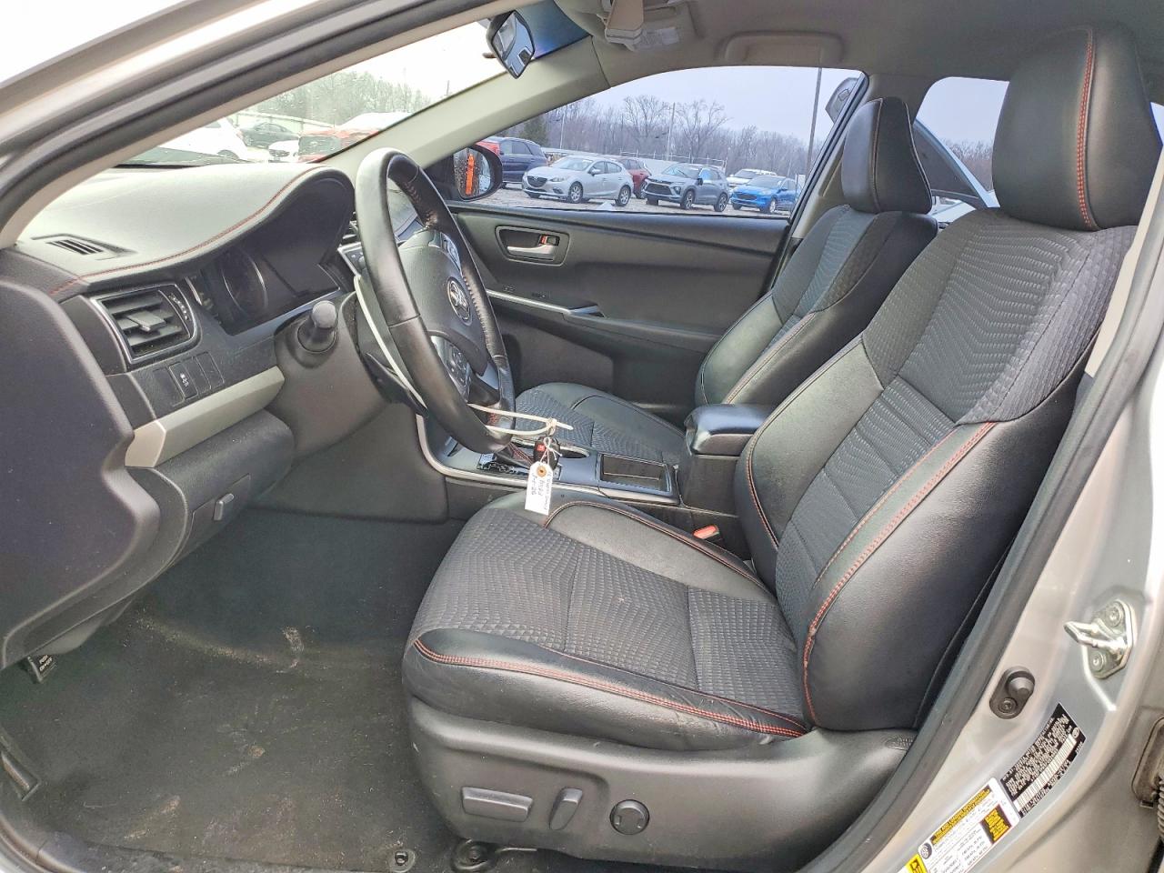 2015 TOYOTA CAMRY SE photo 7