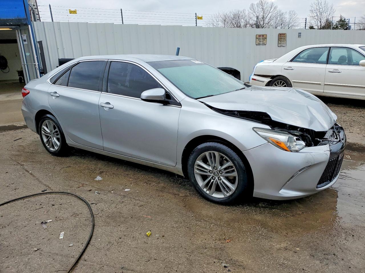 2015 TOYOTA CAMRY SE photo 4