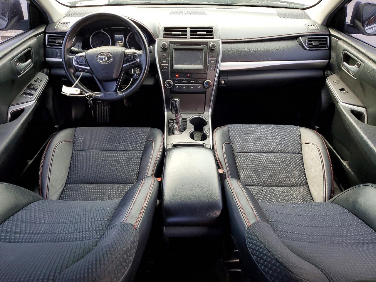 2015 TOYOTA CAMRY SE photo 8