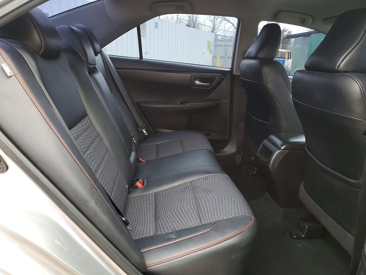 2015 TOYOTA CAMRY SE photo 10
