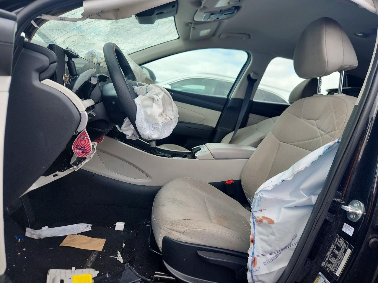 2025 HYUNDAI TUCSON SE photo 13
