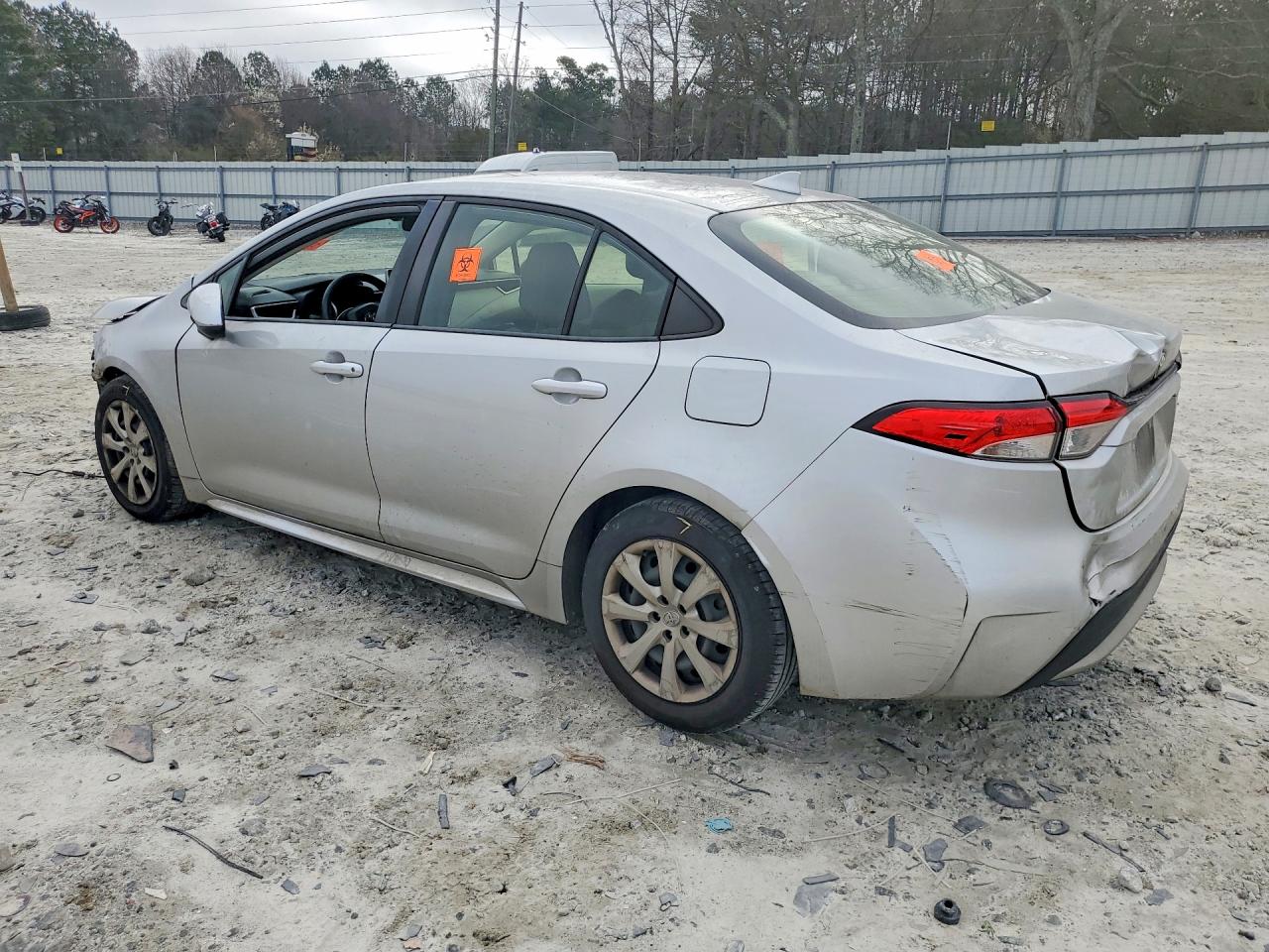 2021 TOYOTA COROLLA LE photo 2