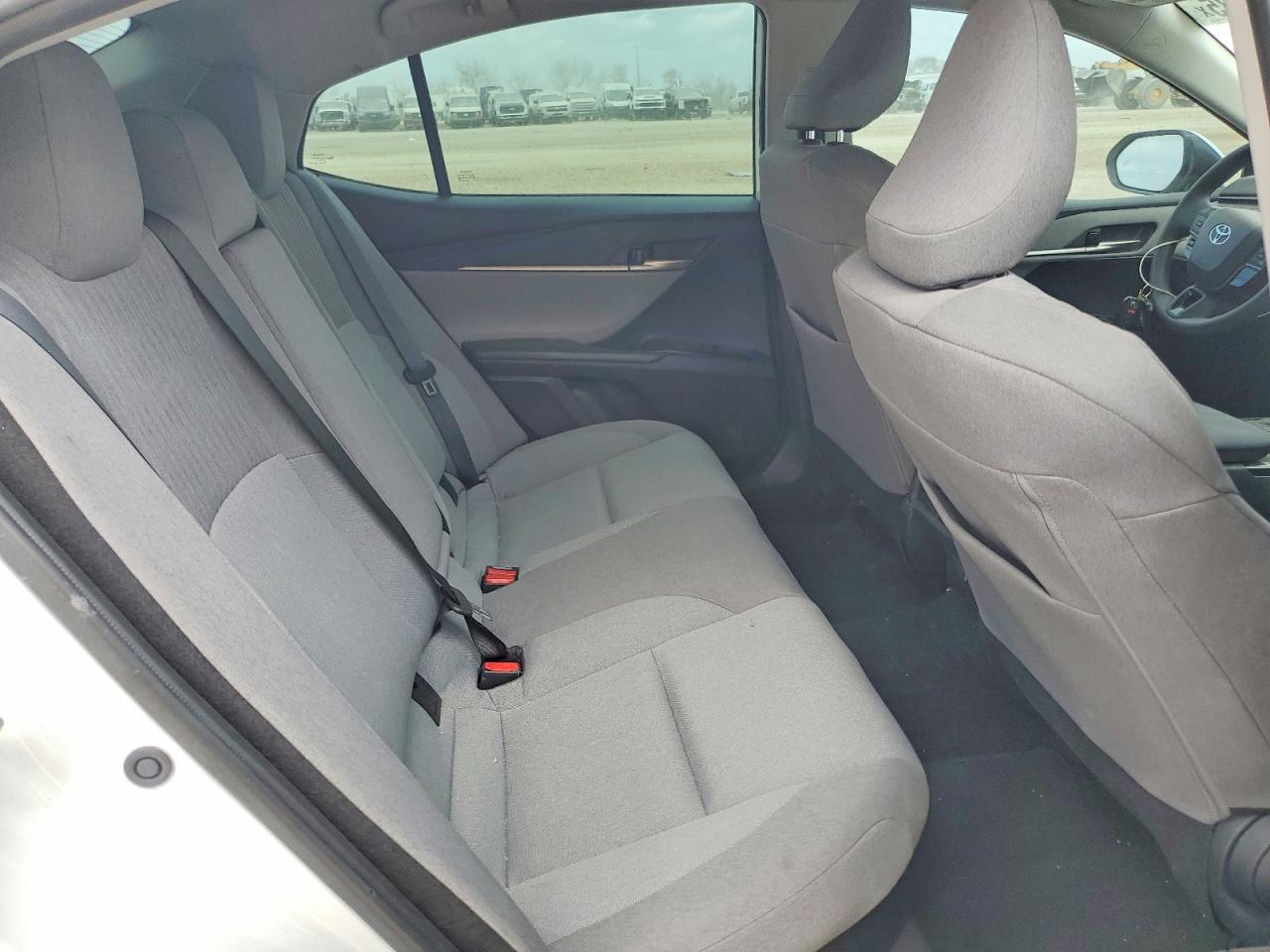 2025 TOYOTA CAMRY LE photo 28