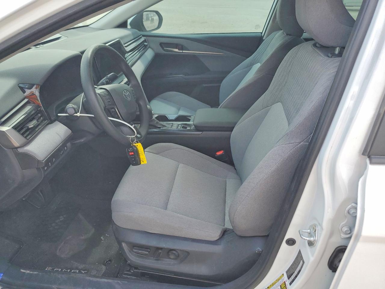 2025 TOYOTA CAMRY LE photo 19