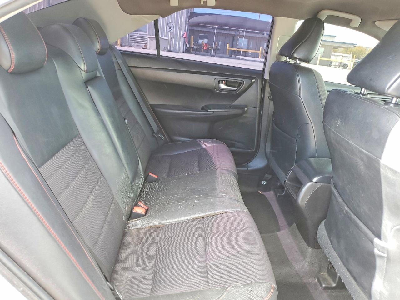 2016 TOYOTA CAMRY SE photo 10