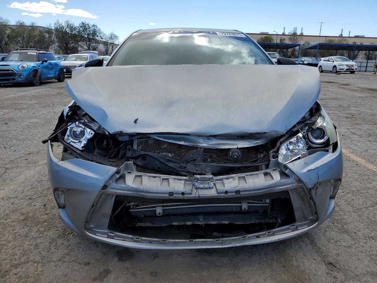 2016 TOYOTA CAMRY SE photo 5