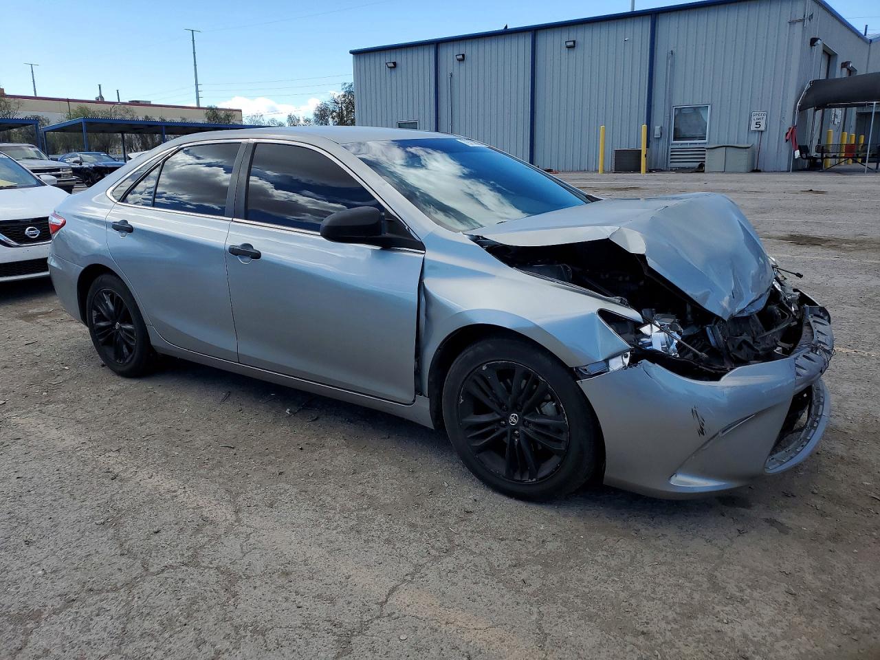 2016 TOYOTA CAMRY SE photo 4