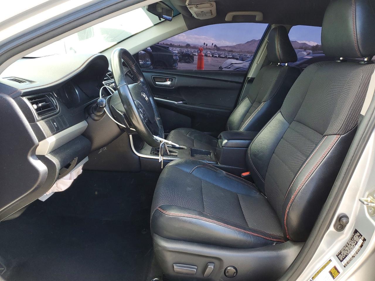 2016 TOYOTA CAMRY SE photo 7