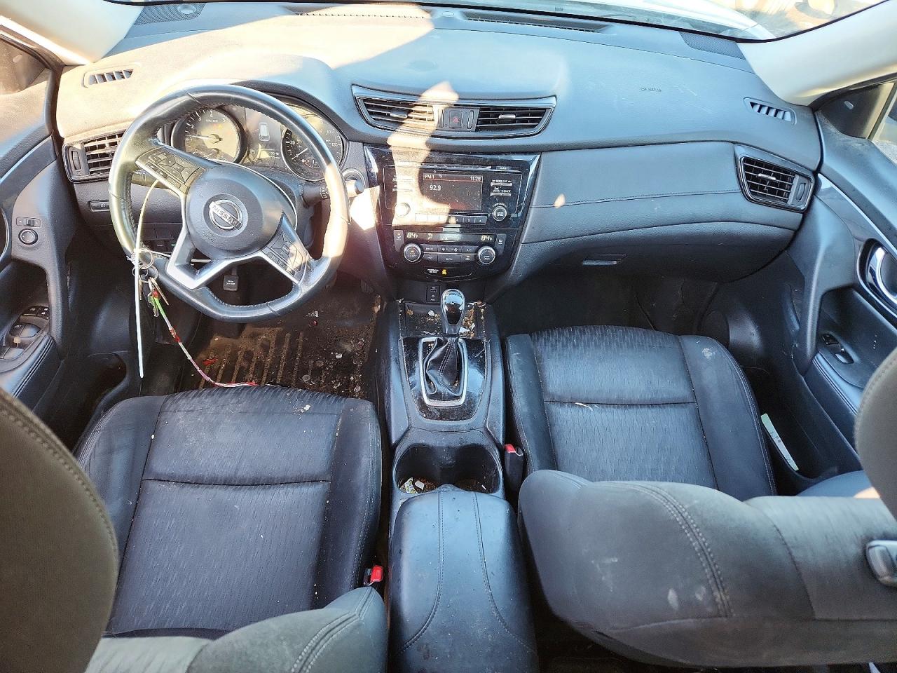 2017 NISSAN ROGUE SV photo 8