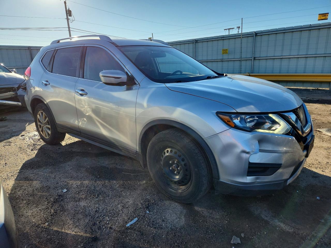2017 NISSAN ROGUE SV photo 4