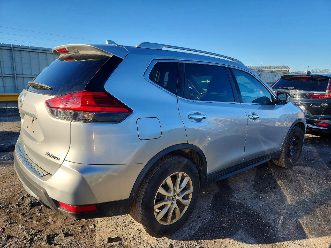 2017 NISSAN ROGUE SV photo 3