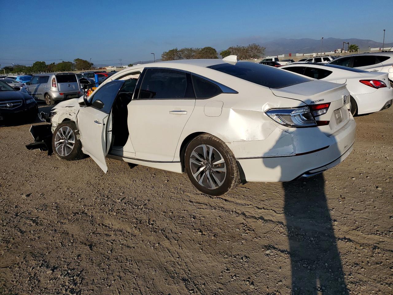 2018 HONDA ACCORD TOURING HYBRID photo 2