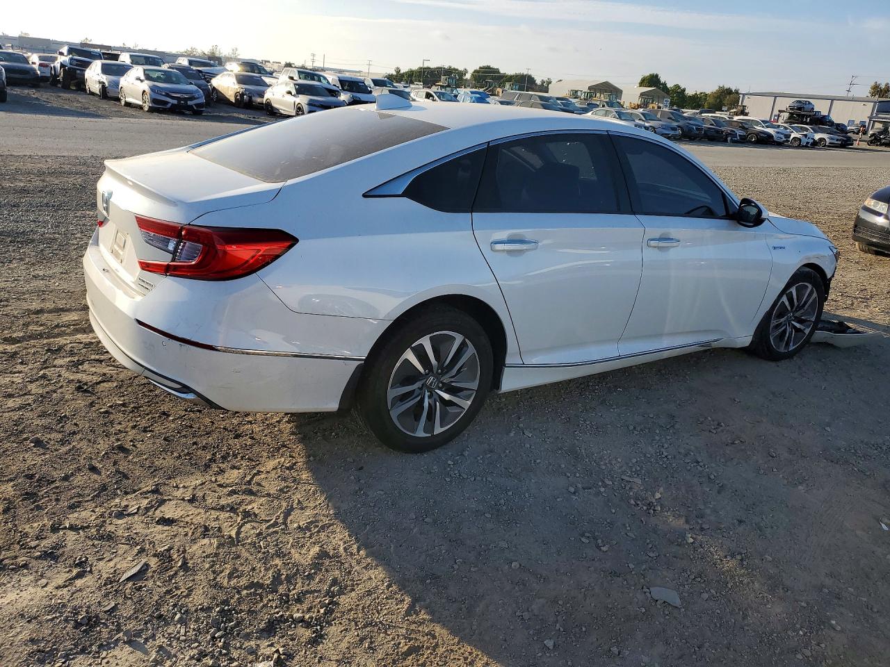 2018 HONDA ACCORD TOURING HYBRID photo 3