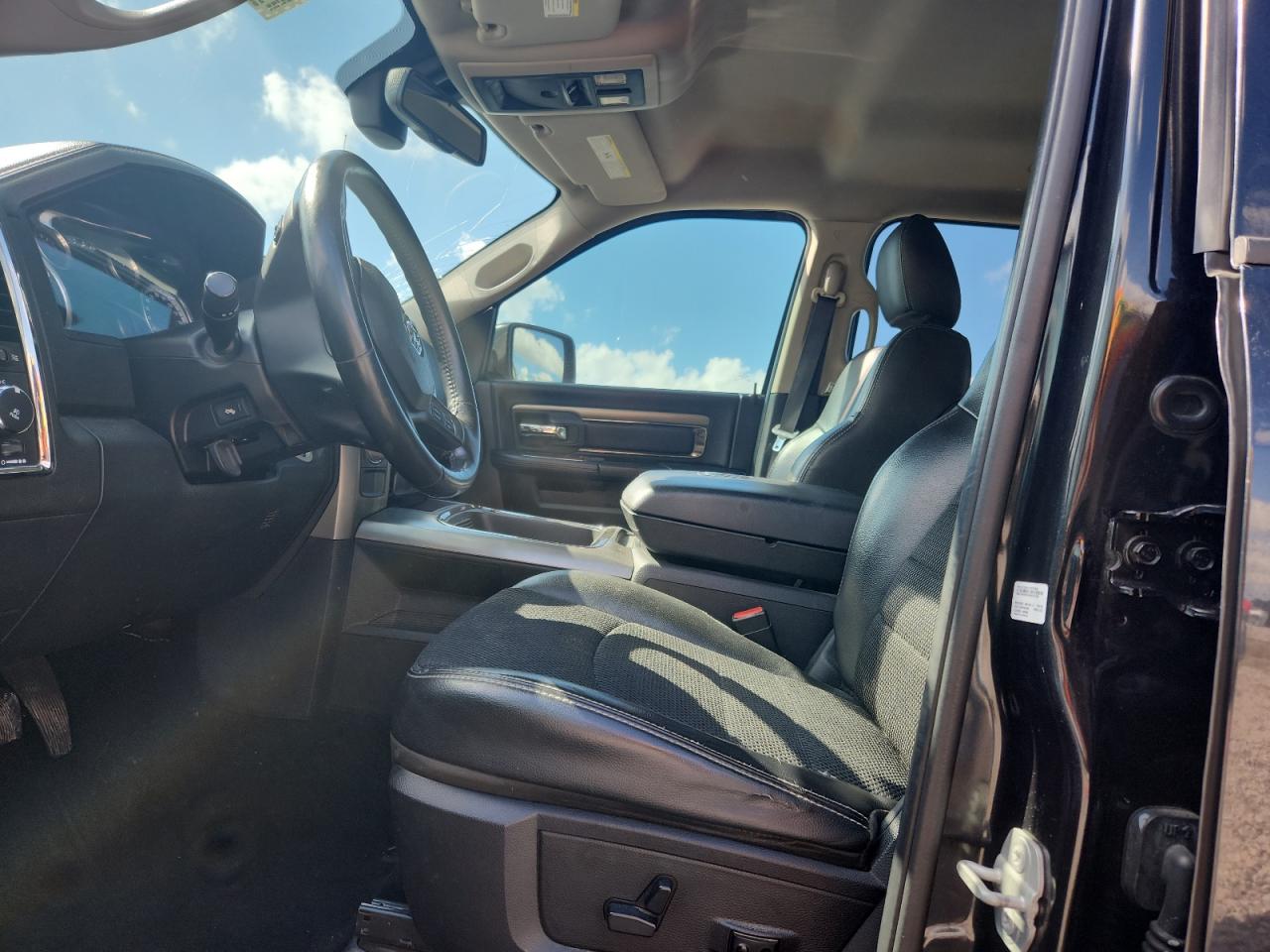 2015 RAM 1500 SPORT photo 19
