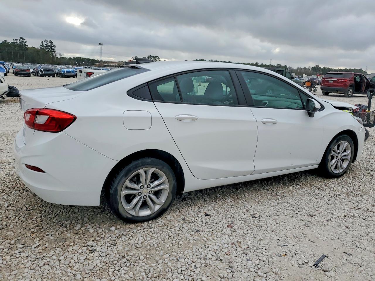 2019 CHEVROLET CRUZE LS photo 3