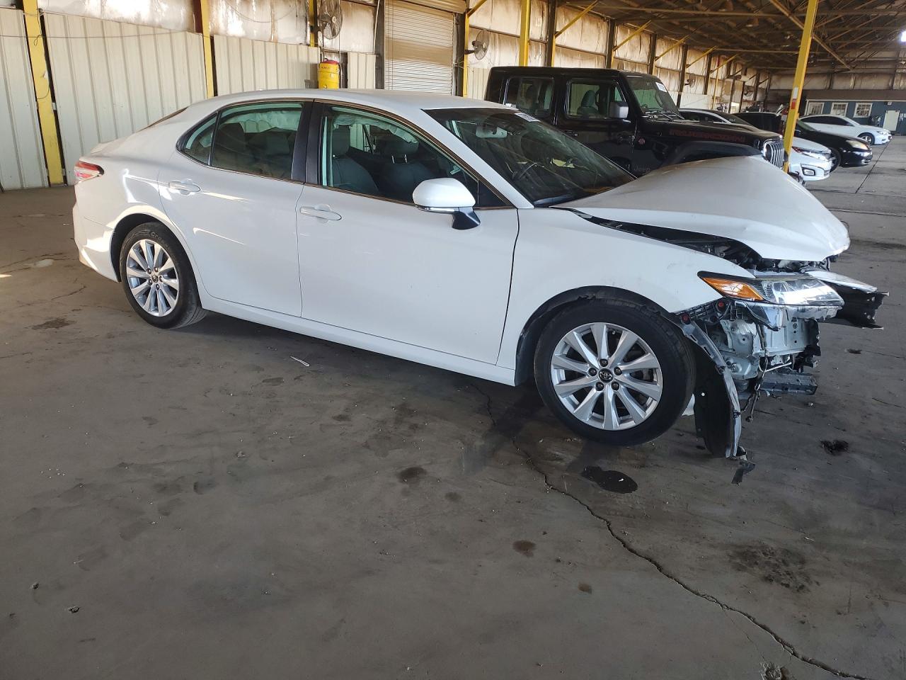 2019 TOYOTA CAMRY LE photo 4