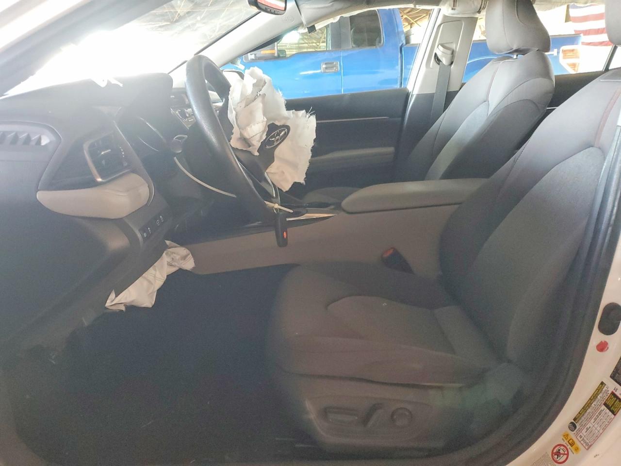 2019 TOYOTA CAMRY LE photo 7