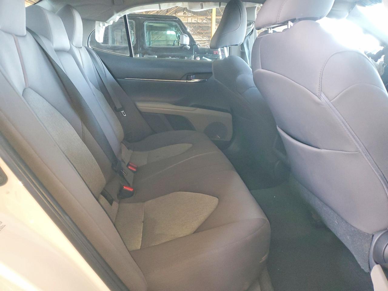 2019 TOYOTA CAMRY LE photo 10
