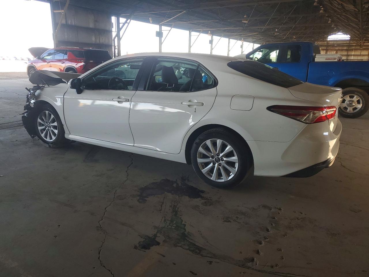2019 TOYOTA CAMRY LE photo 2