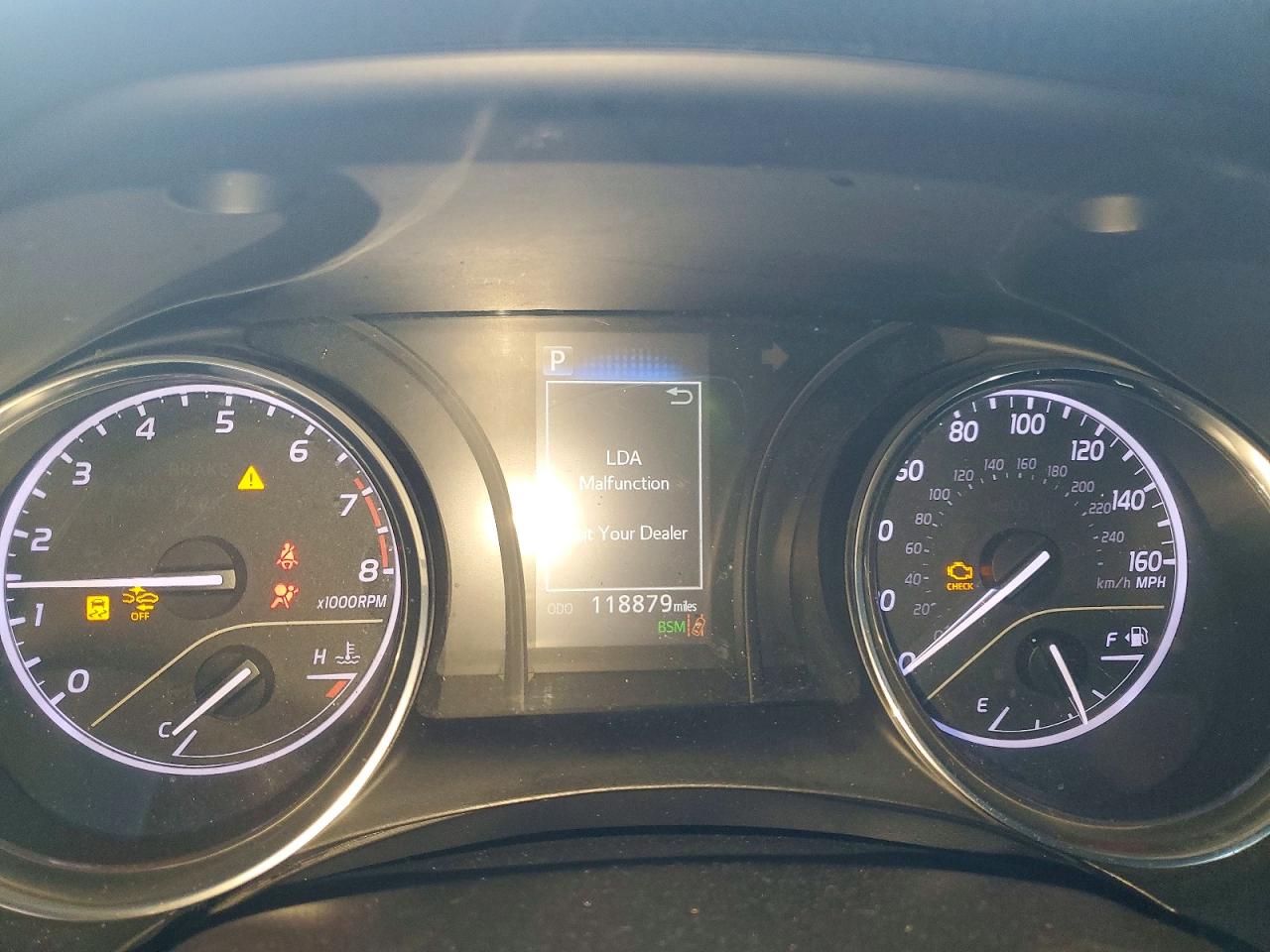 2019 TOYOTA CAMRY LE photo 9