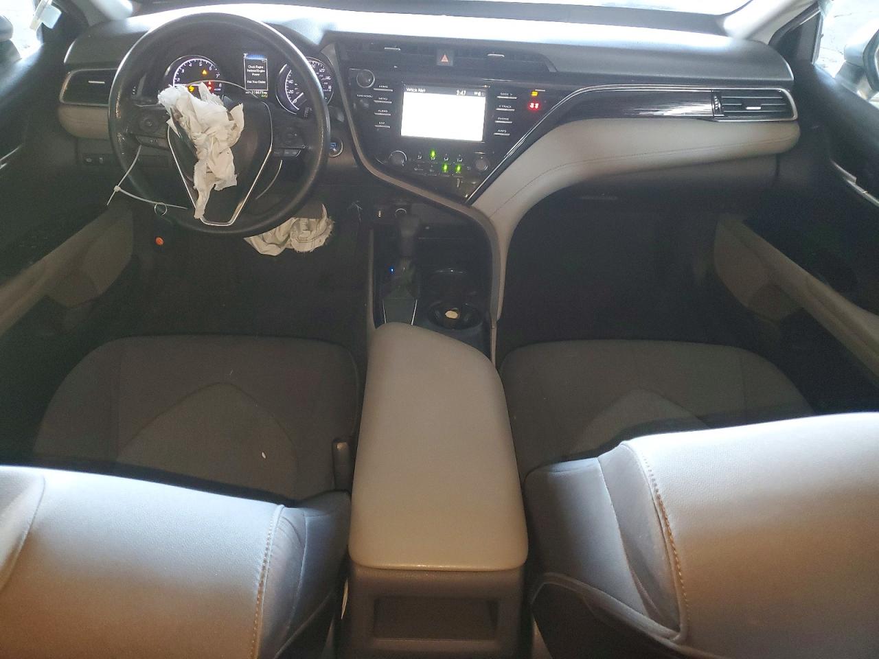 2019 TOYOTA CAMRY LE photo 8
