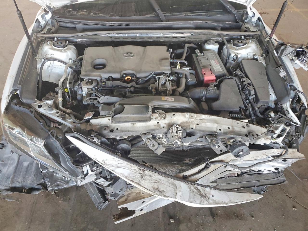2019 TOYOTA CAMRY LE photo 11
