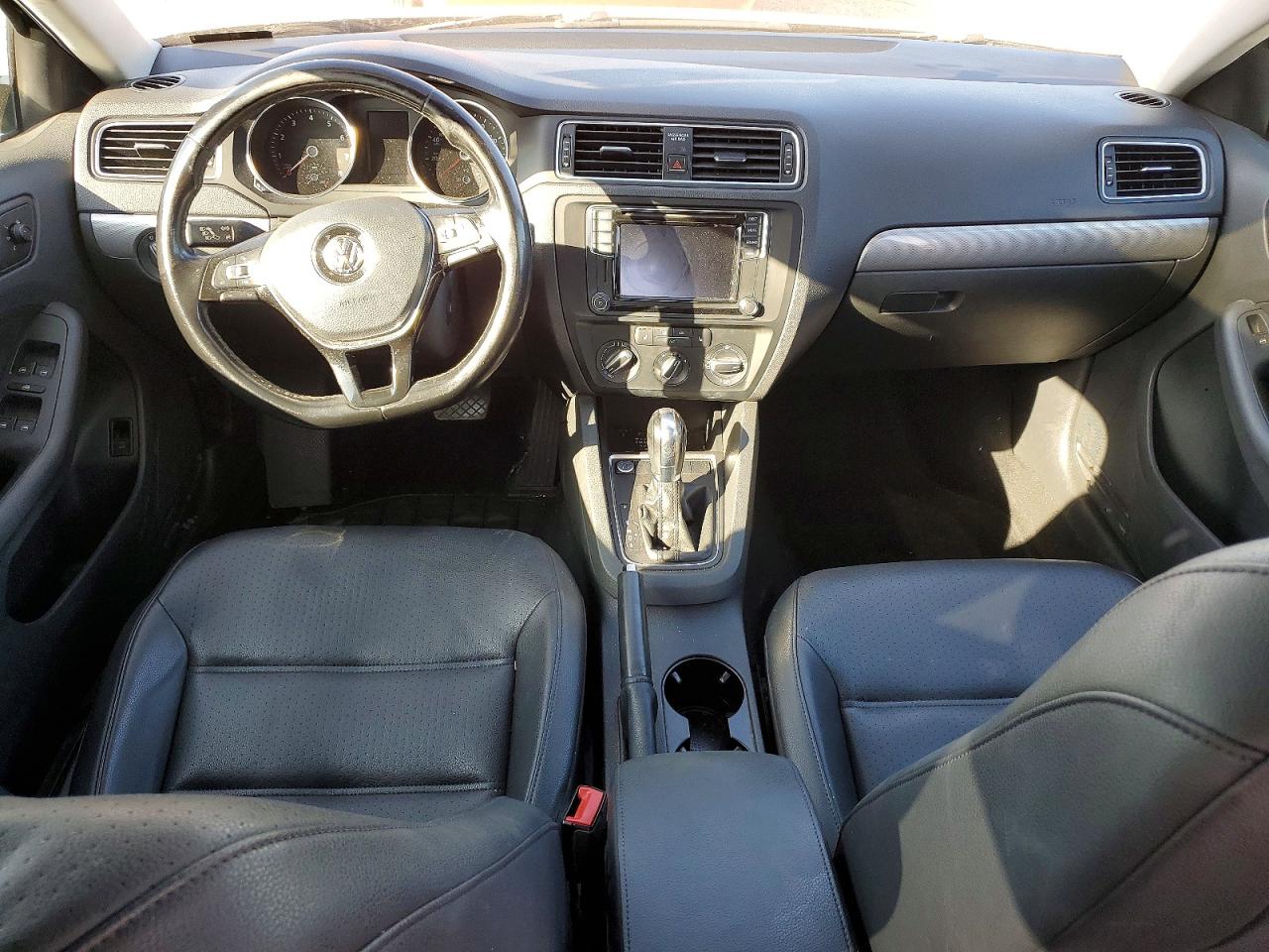 2017 VOLKSWAGEN JETTA SE photo 8