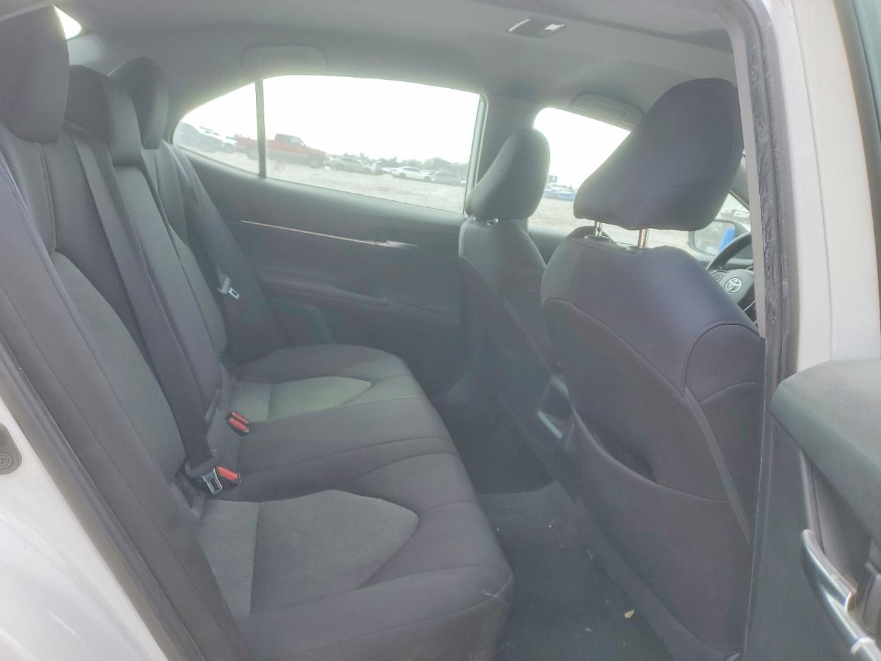 2019 TOYOTA CAMRY LE photo 19