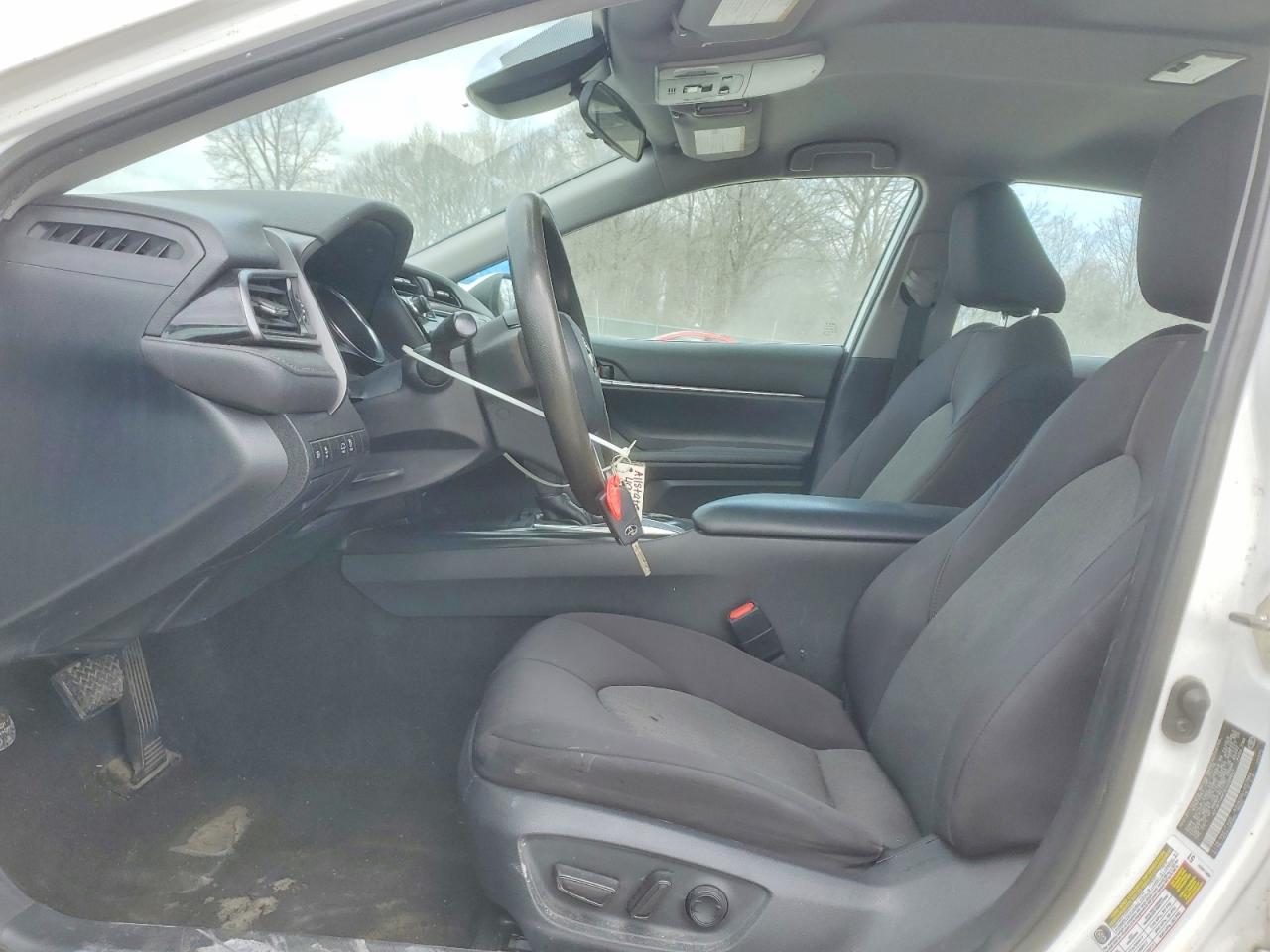 2019 TOYOTA CAMRY LE photo 13