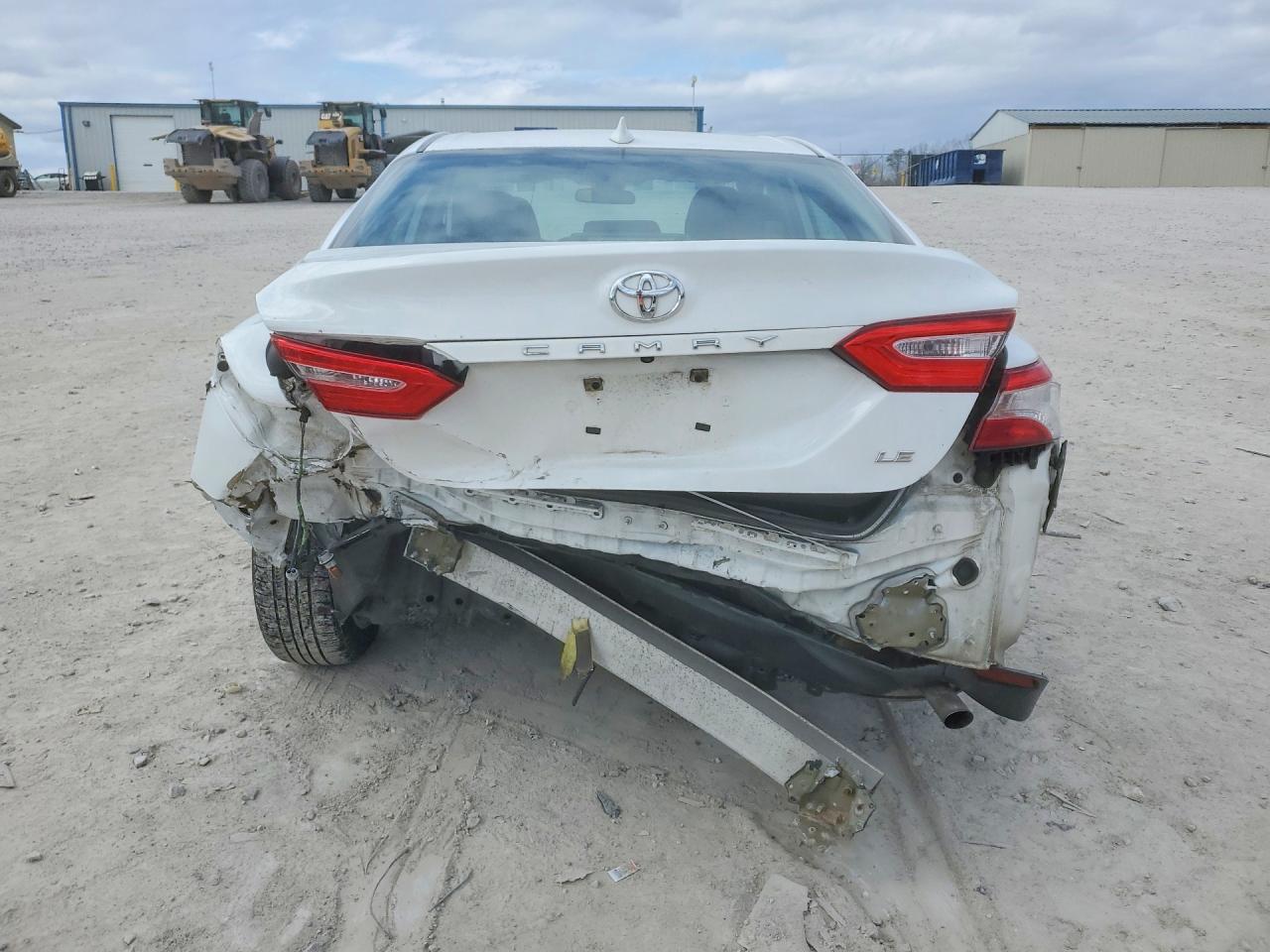 2019 TOYOTA CAMRY LE photo 11