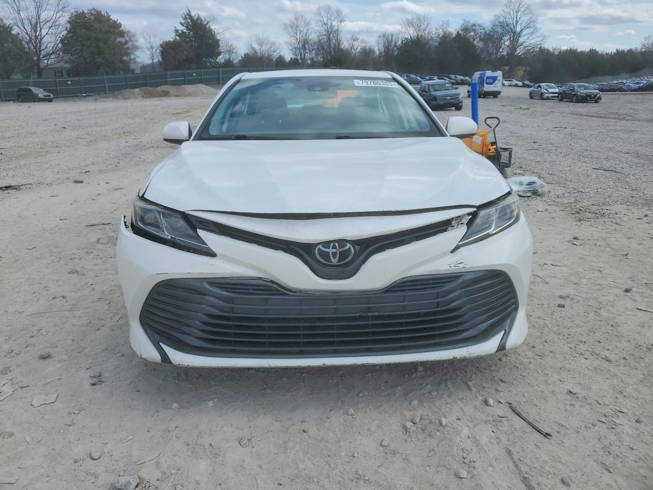 2019 TOYOTA CAMRY LE photo 9