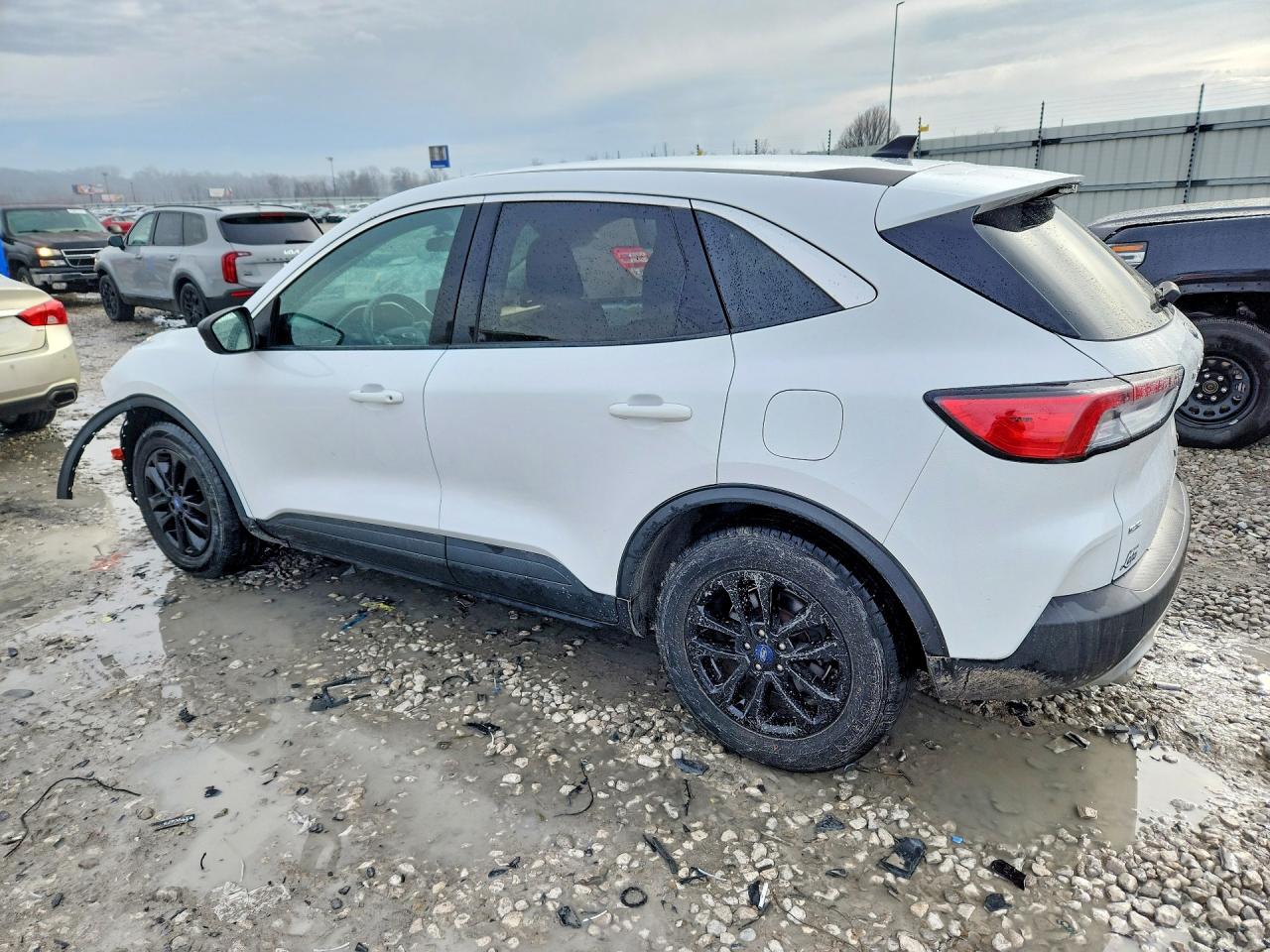 2022 FORD ESCAPE SE photo 2