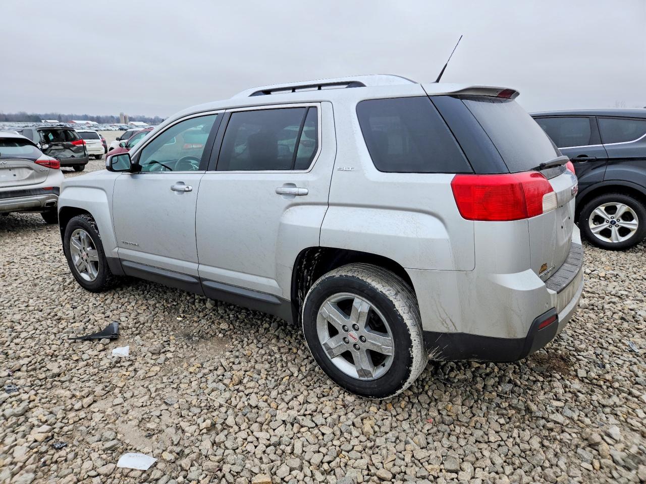 2012 GMC TERRAIN SLT photo 2